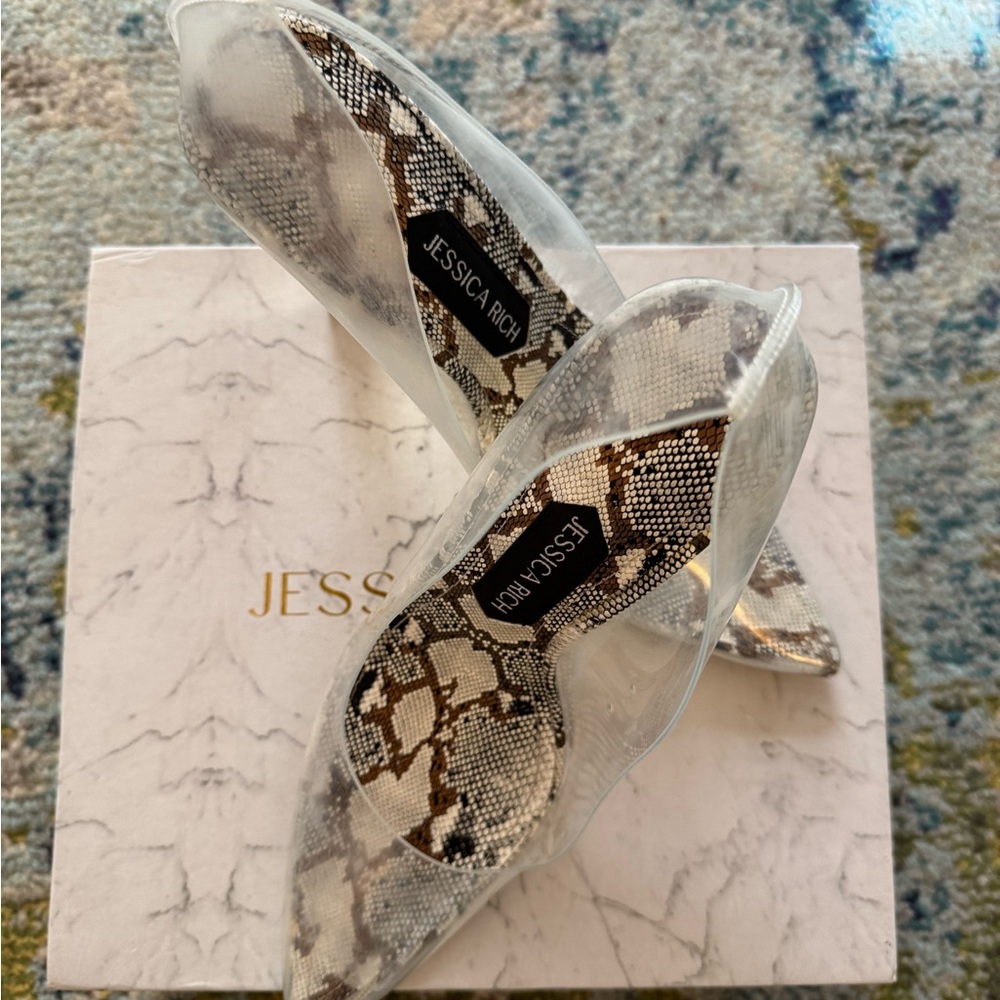 So Fancy Snakeskin Pattern Heels - Gray and Cream with Gold Heels - Picture 7 of 12